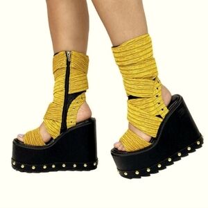 Y.r.u monster high yellow sphinx walk like an Egyptian platform wedges